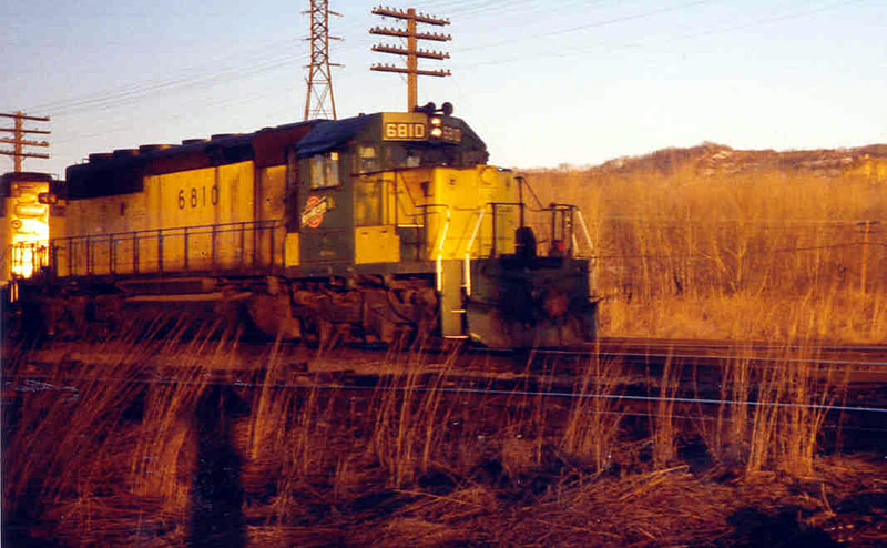CNW 6810 leads this westbound
